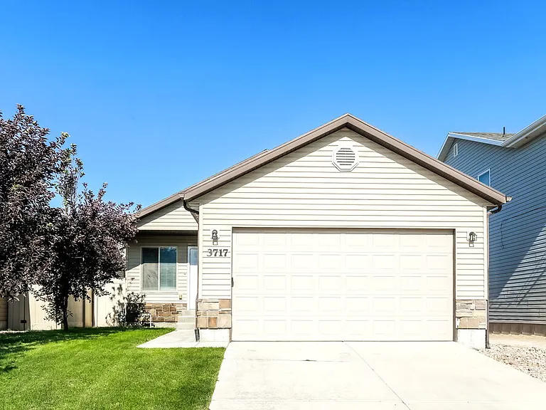 3717 N Bountiful Ln — Photo 1