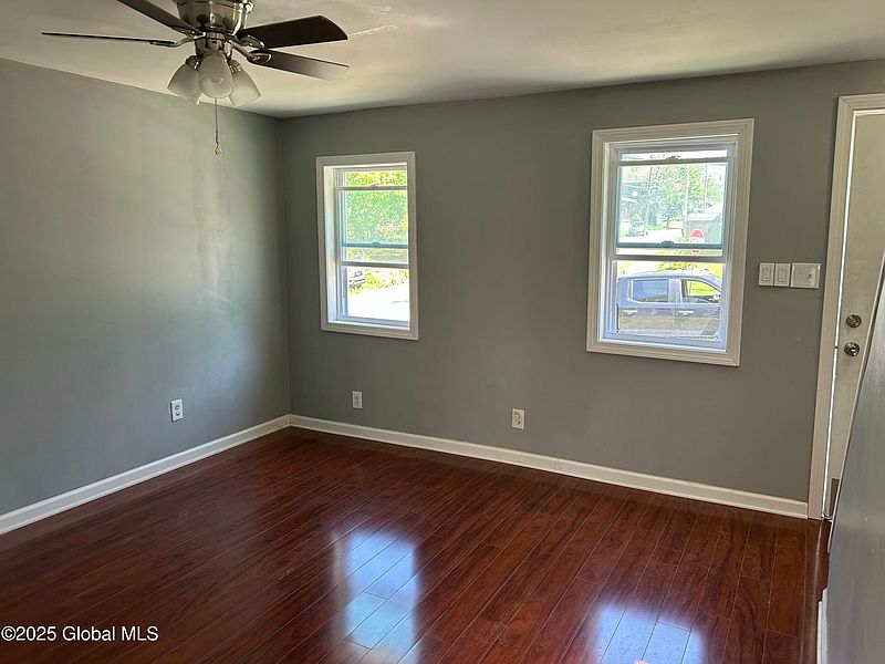 3rd image of 802 Davis Terrace