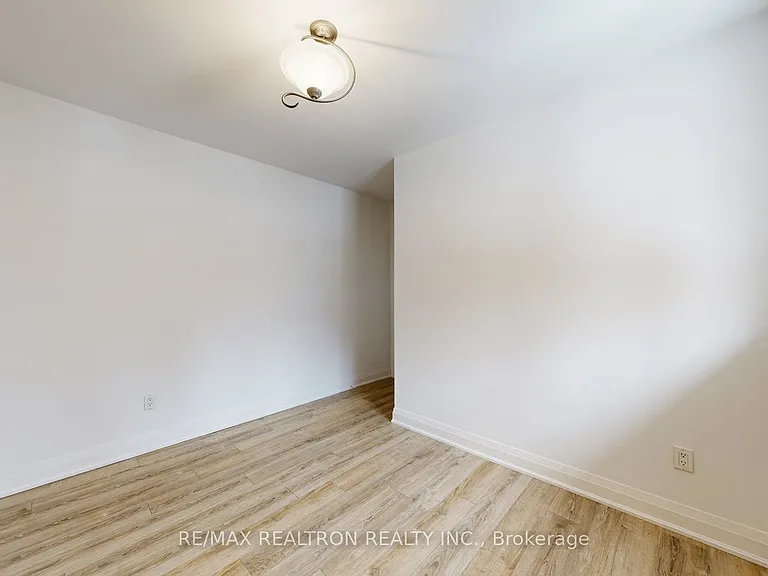 24 Fenelon Dr — Photo 35