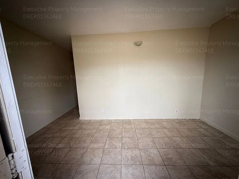 9530 S. Union Ave — Photo 4