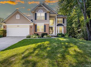 4901 Fairgrove Ln, Commerce Township, MI 48382