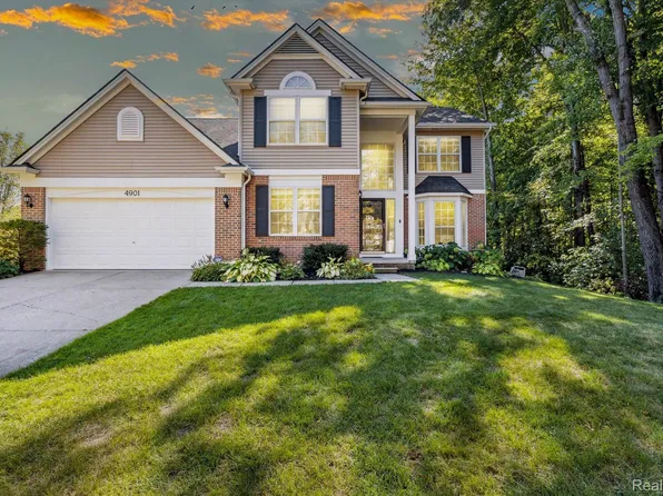 4901 Fairgrove Ln, Commerce Township, MI 48382
