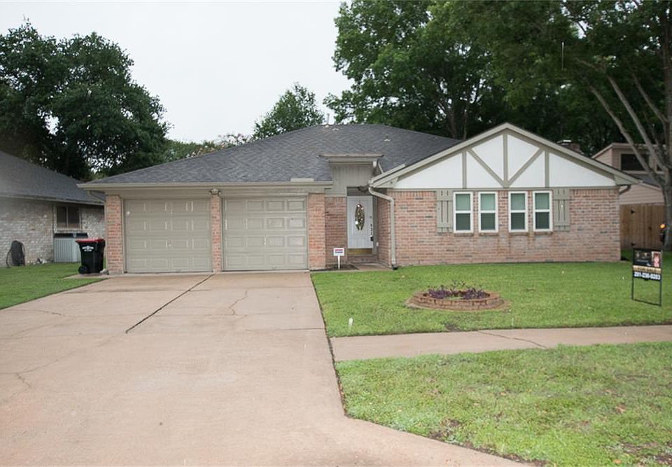 1st image of 807 Pickford Dr