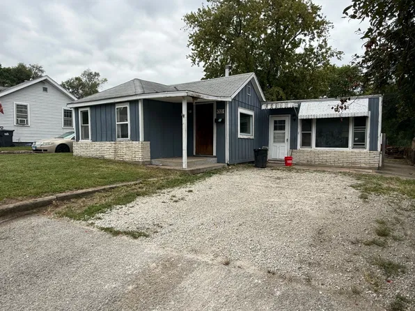1321 S 13th St, Pekin, IL 61554