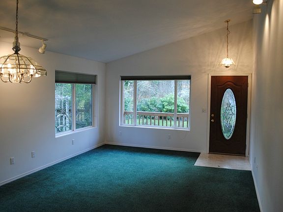 4th image of 230 Dolphin Ave NE