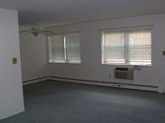 4th image of 652 Franklin Ave APT 6A