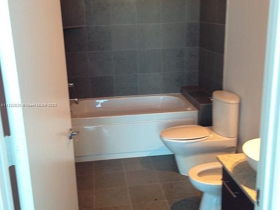 5th image of 3029 NE 188th St APT 602