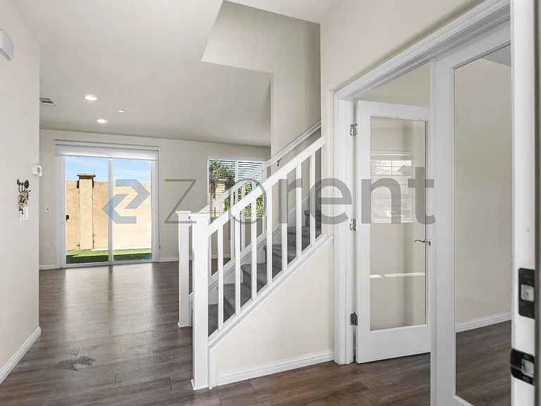 979 Princess Way — Photo 4