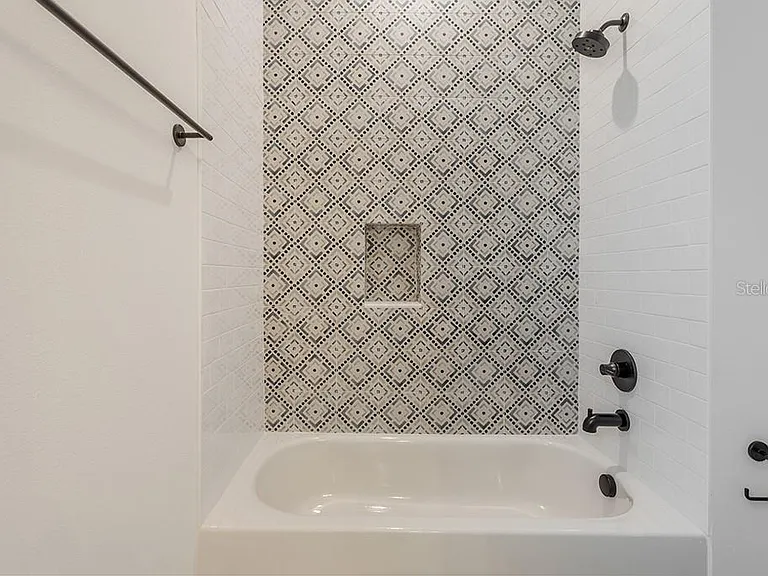 1408 E Curtis St #B — Photo 32