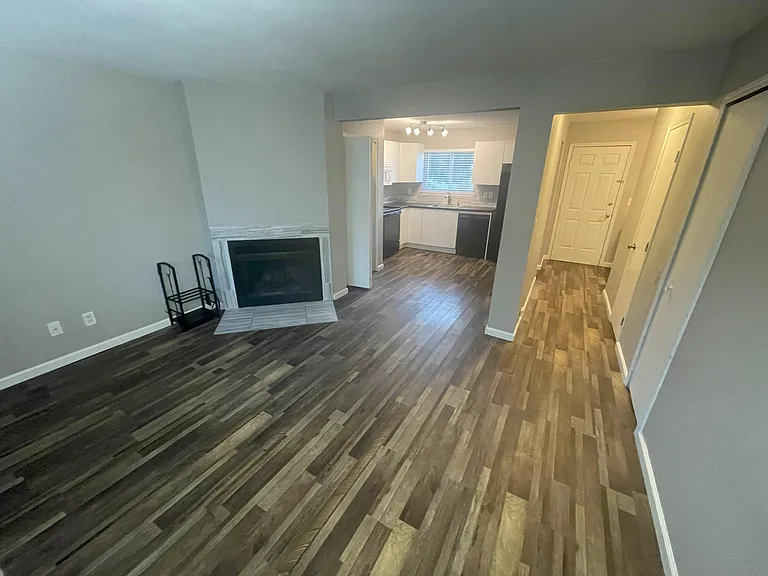556 Winnie Way — Photo 6