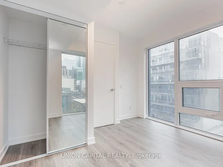 100 Queen St E #909 — Photo 13