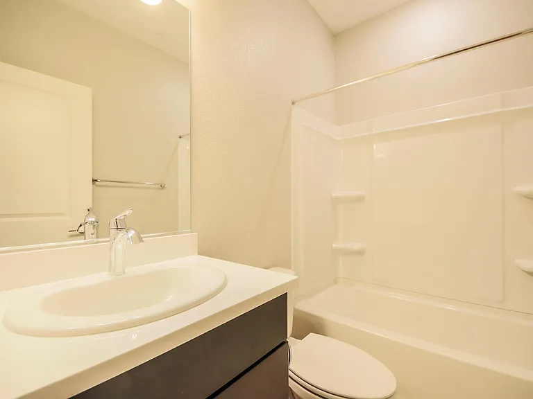 1579 Pratt Pl — Photo 22