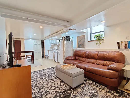 Rented by Signature Property Realty | media 2