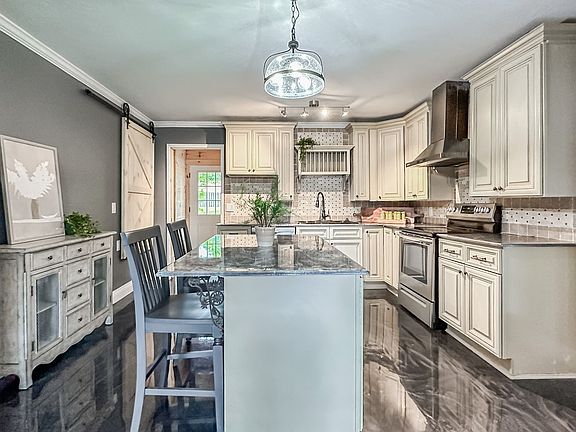 4th image of 301 Natchez Rd