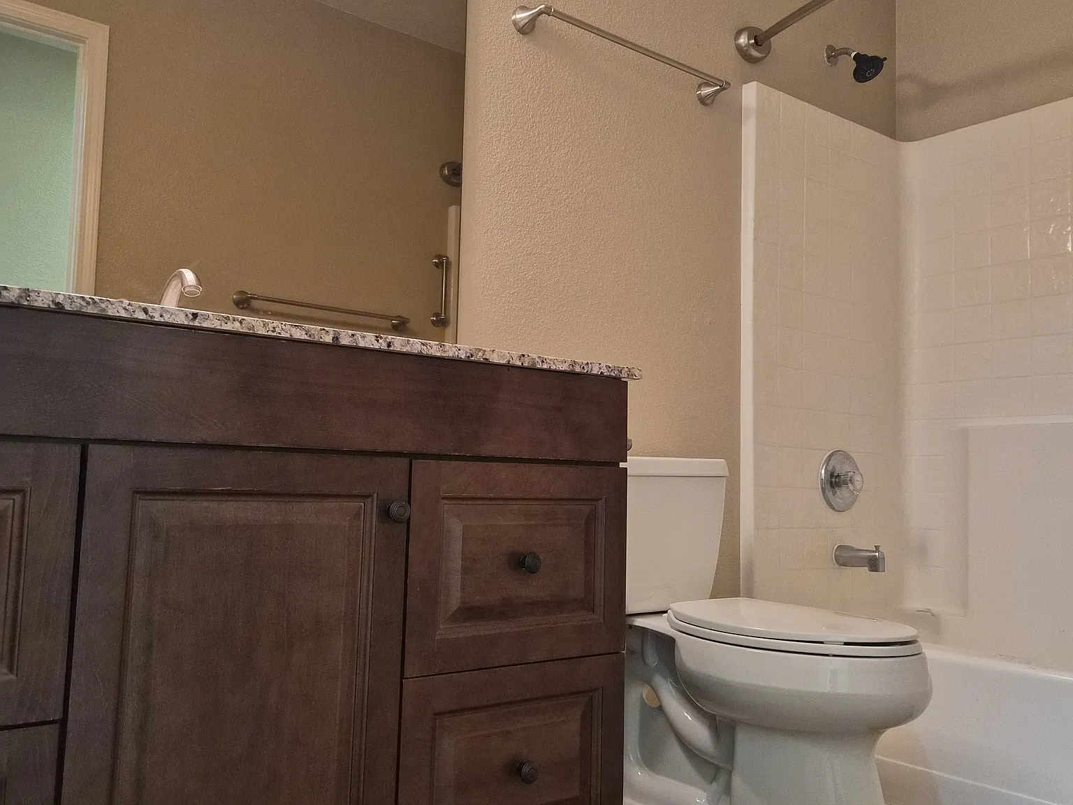 3 bed, 1243 sqft, $2,500 — Photo 4