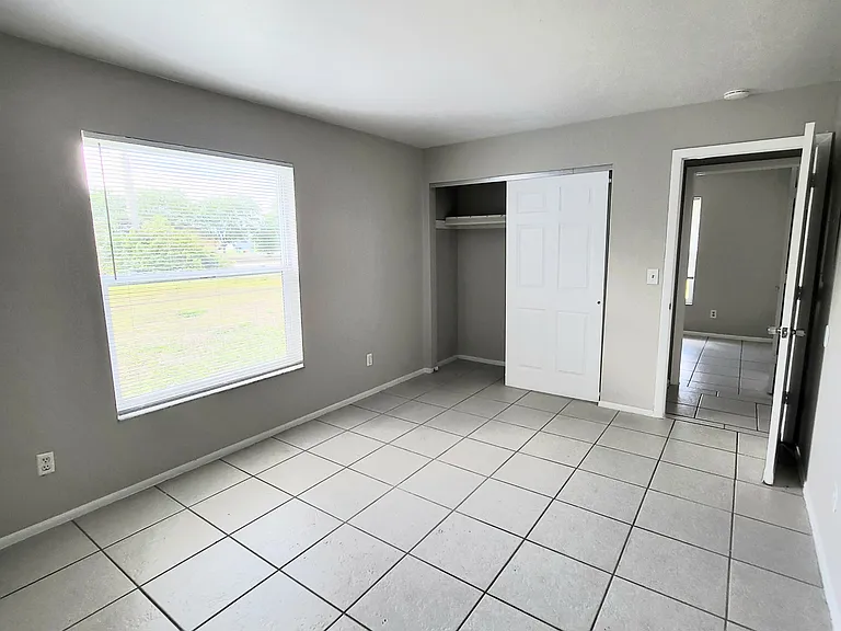 406 NE 24th Pl #2 — Photo 9