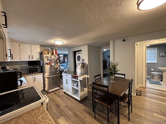 4th image of 608 Cain St