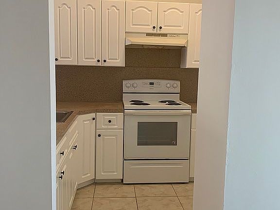 2nd image of 13429 SW Seventeen Terrace Cir N