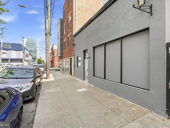 2nd image of 1414 W Oxford St