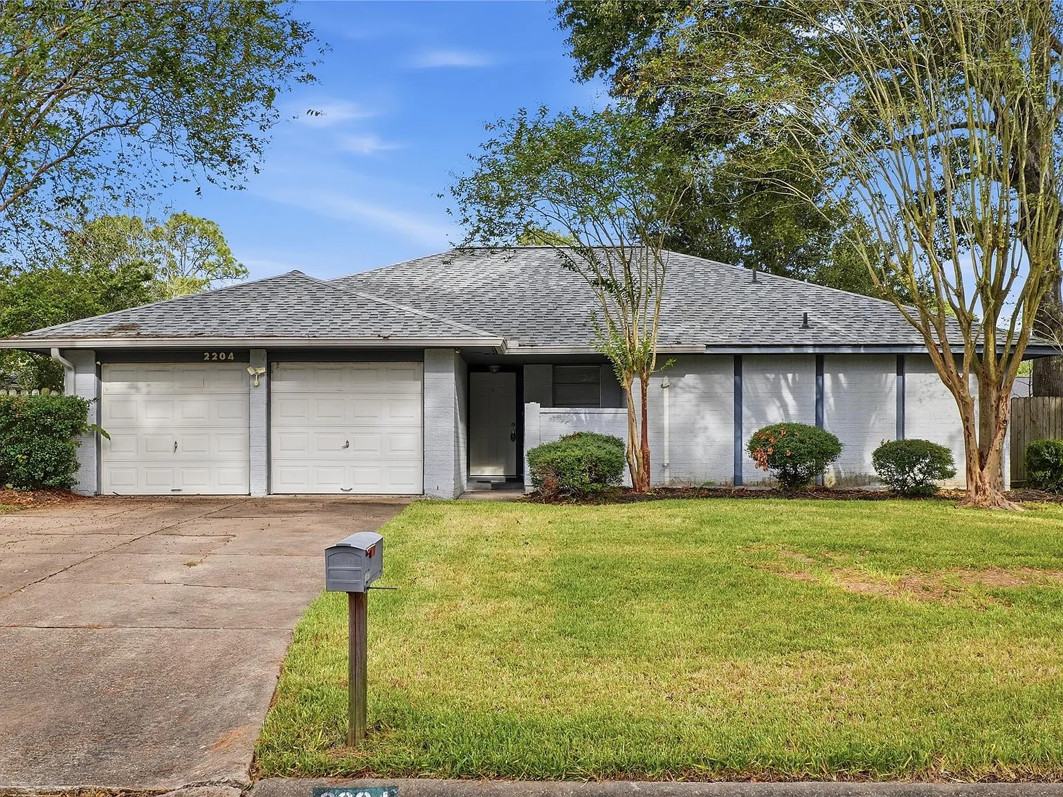 3 bed, 2.0 bath, 1454 sqft, $2,050 — Photo 1