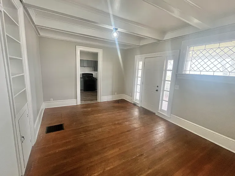 204 S Highland Ave #B — Photo 3