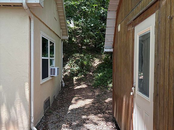 3rd image of 63750 E 240th Rd