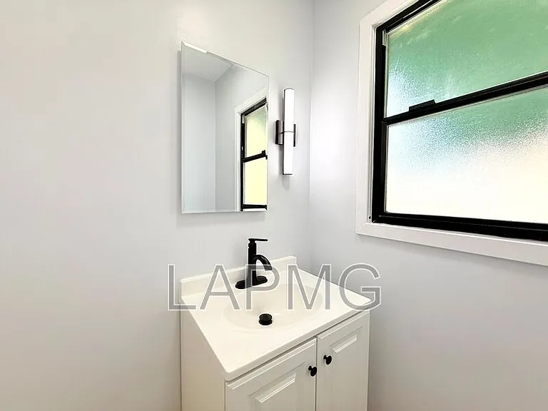 6130 Whitsett Ave #6132 — Photo 27