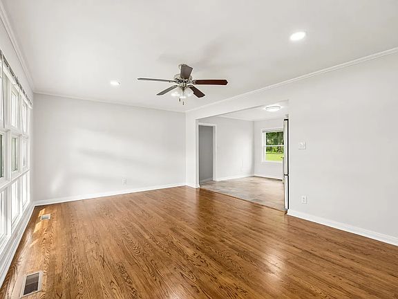 4th image of 202 Jackson Heights Rd