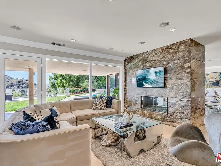 2177 Summitridge Dr — Photo 4