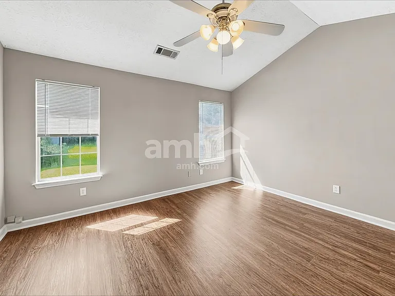 1300 Wilkes Crest Dr — Photo 8