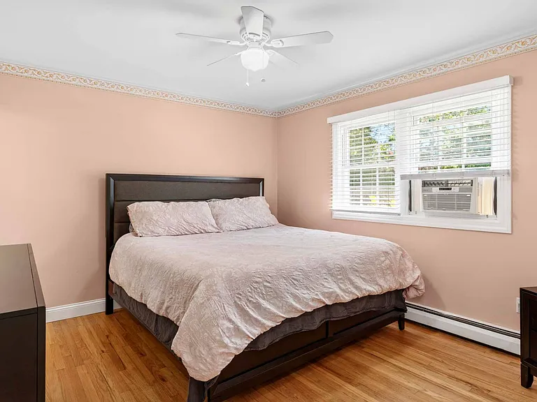 10 Bittersweet Ave S — Photo 11
