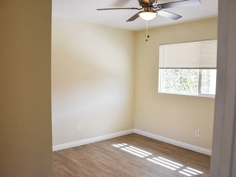 2318 E Coolidge Ave — Photo 20