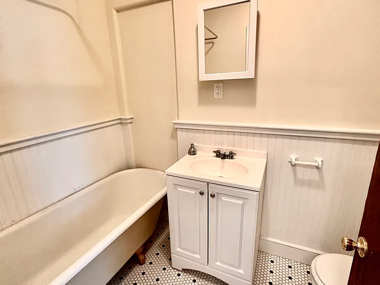 30 W Penn St #2R — Photo 6