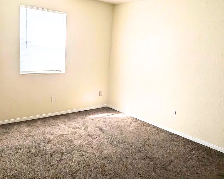 102 E Truman Ave #D — Photo 2