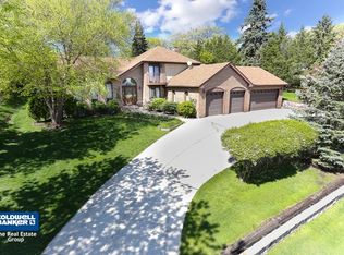 8620 W 97th St, Palos Hills, IL