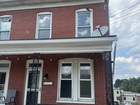 251 E Maple St
