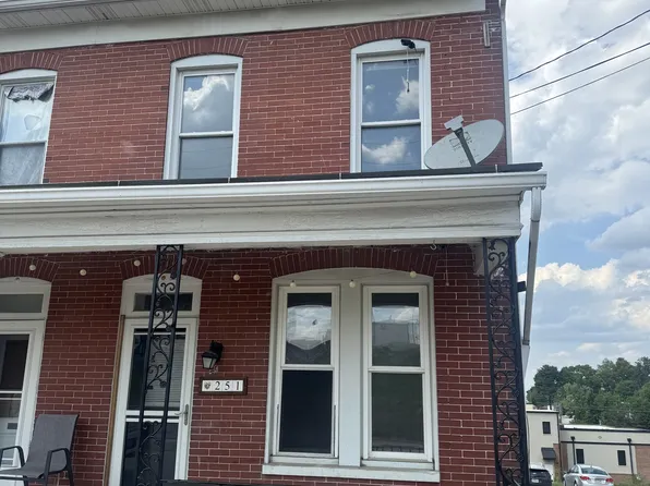 251 E Maple St, Dallastown, PA 17313