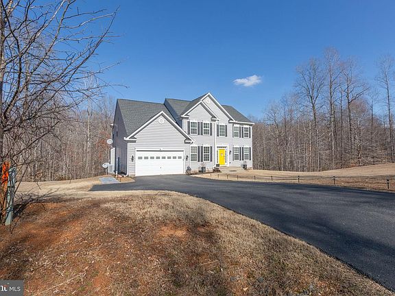 3rd image of 74 Crowncrest Rd