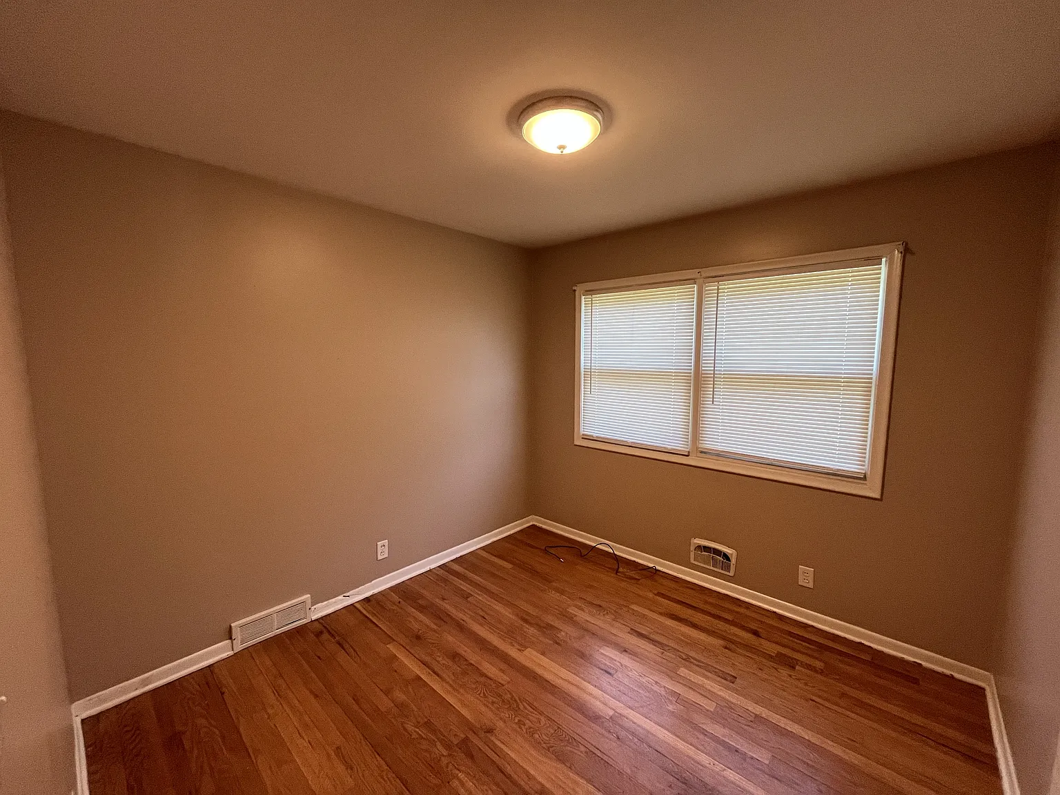 5363 N 47th Ave - 5363 N 47th Ave — Photo 4