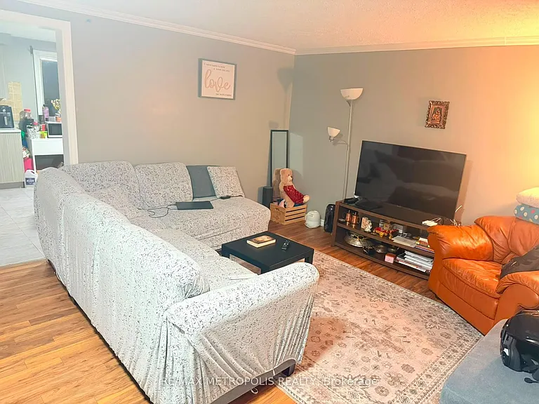 152 Woodside Ave #MAIN — Photo 2
