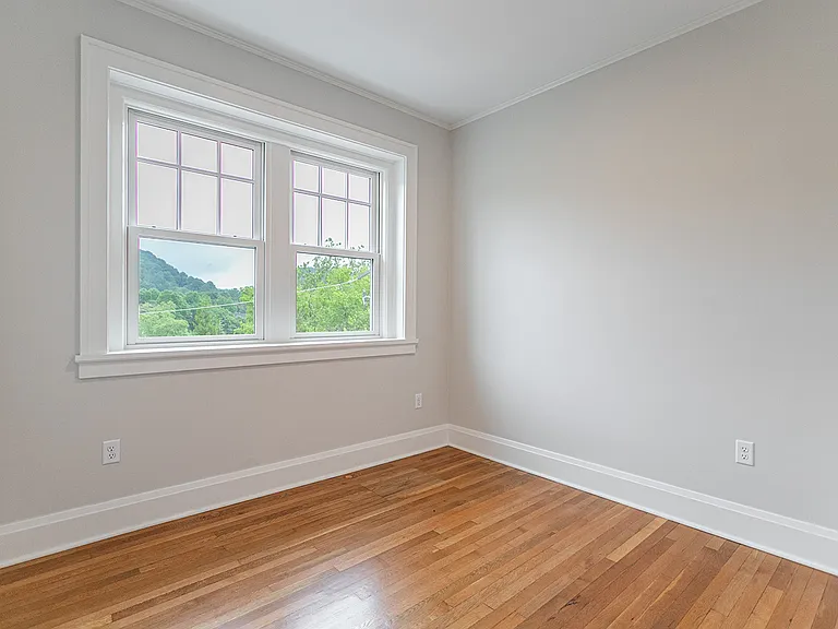 215 E Chestnut St #402 — Photo 9