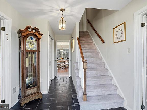 3rd image of 290 Musket Ln