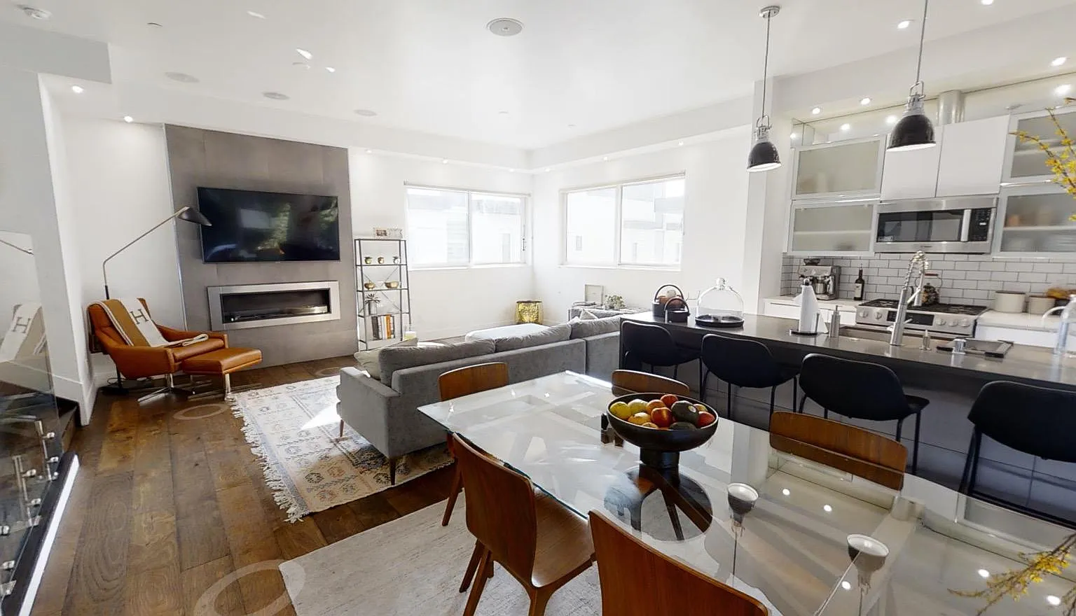 3 bed, 2000 sqft, $6,000 — Photo 4