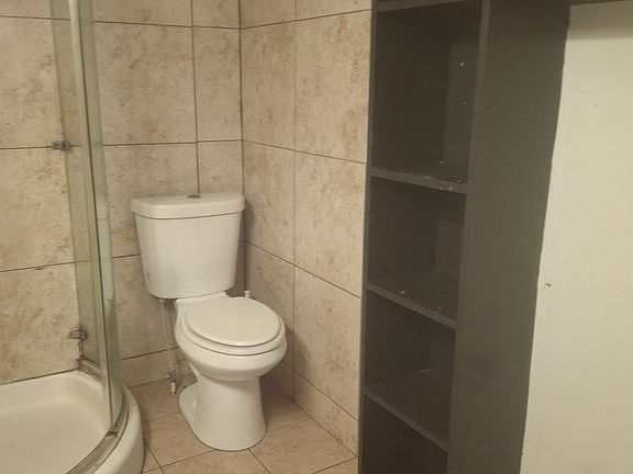 4th image of 18 Montrose St