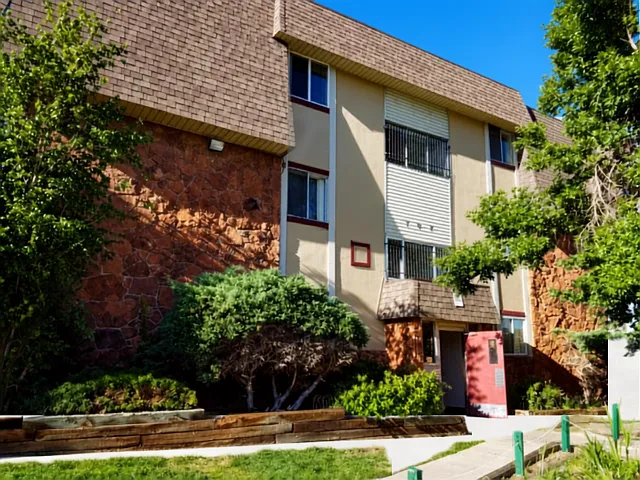 2 bed, 842 sqft, $1,700 — Photo 2