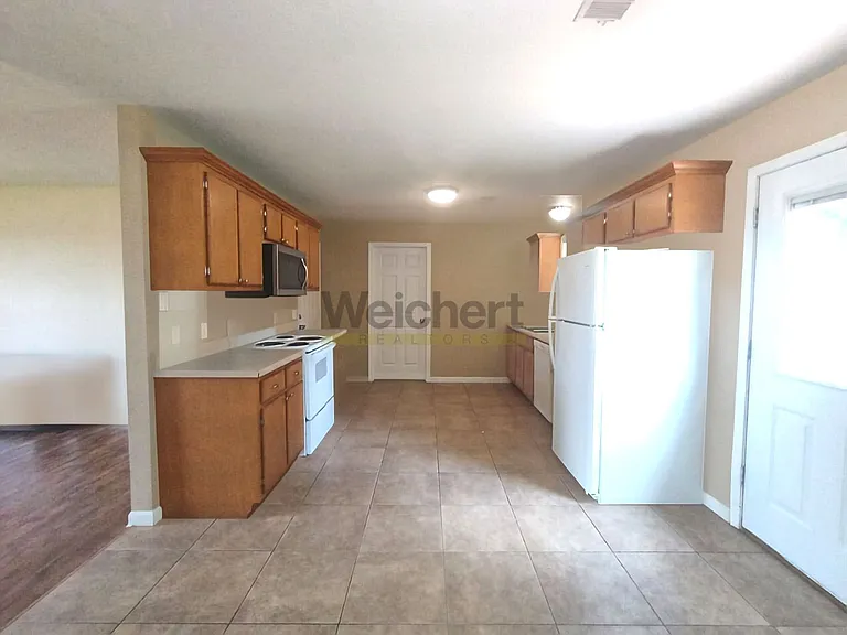 202 E Baldwin St — Photo 4
