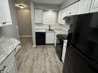 69 Overlook Dr, Clinton, NJ 08809