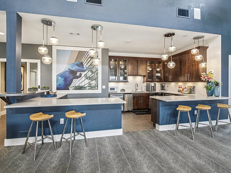 Bear Valley Park Apartments — Photo 16