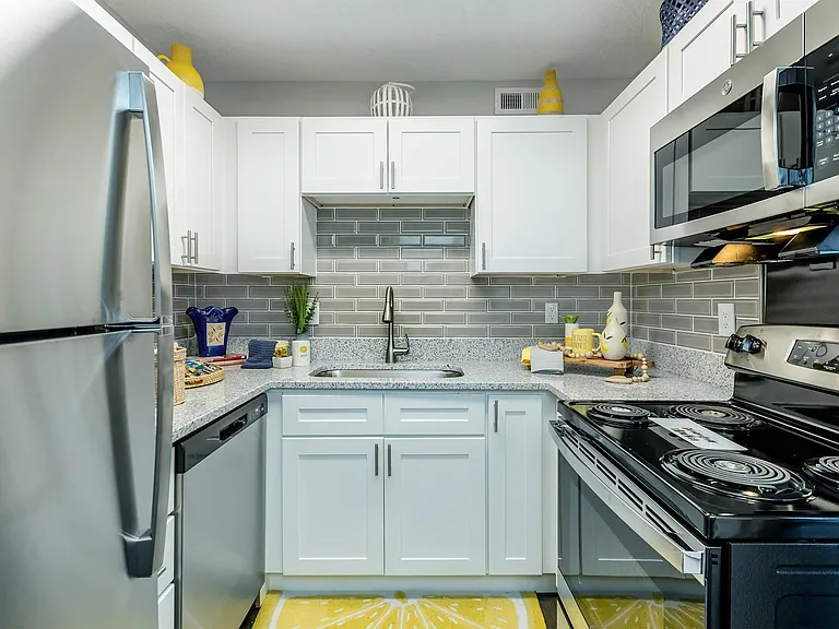 Brighton Valley Apts — Photo 24