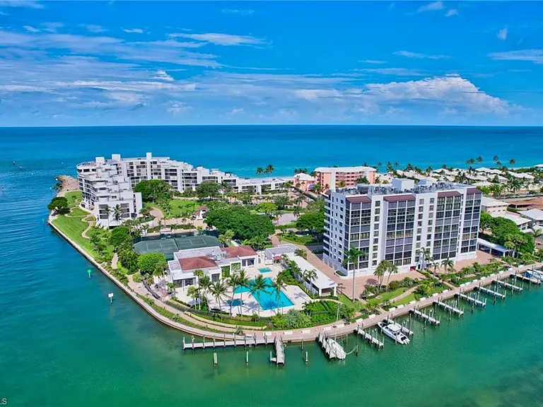 2400 Gulf Shore Blvd N #603 — Photo 1